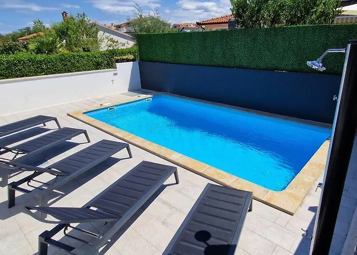 Villa Castanea - Kuca Za Odmor S Bazenom