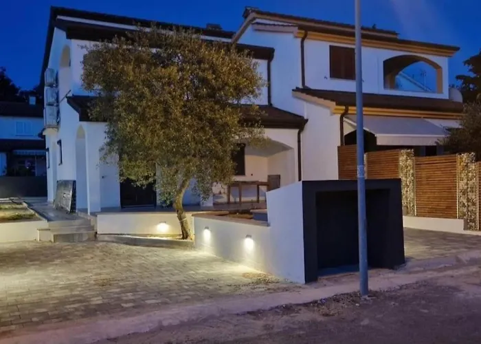 Villa Castanea - Kuca Za Odmor S Bazenom