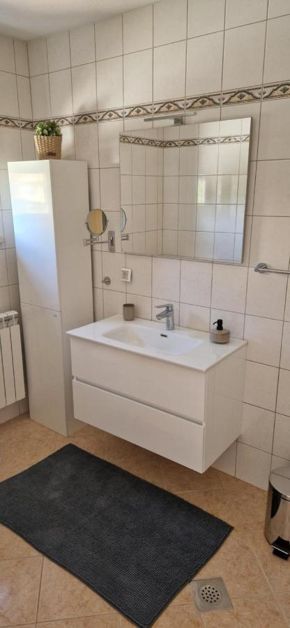 Castanea - Kuca Za Odmor S Bazenom Villa Kukci