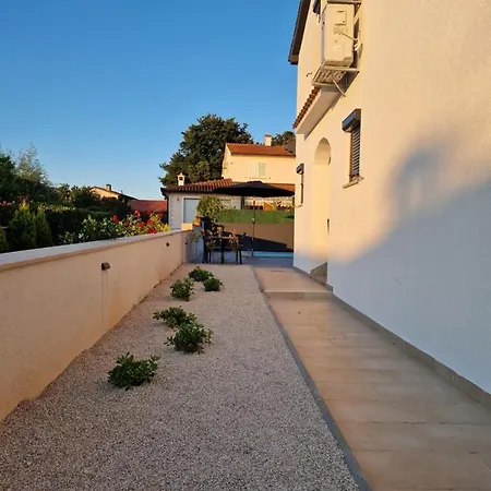 Villa Castanea - Kuca Za Odmor S Bazenom Kukci Kültér fotó
